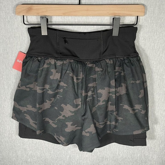 NWT SPANX Get Moving Wicking Performance Black Camo Athletic Shorts 50227R Small - Picture 6 of 7